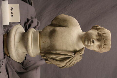 statue, image 2/6