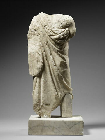 statuette, image 2/2