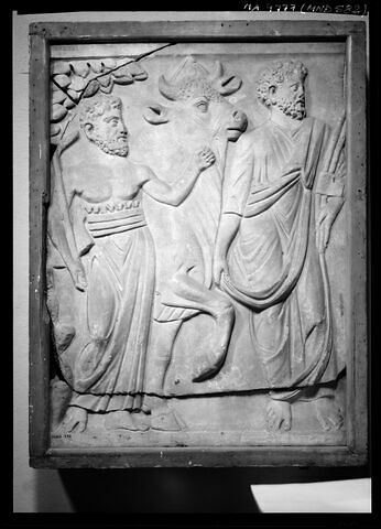 relief architectural, image 3/3