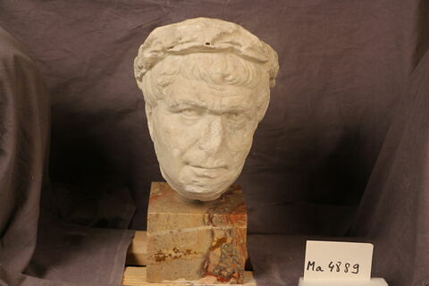 statue, image 2/7