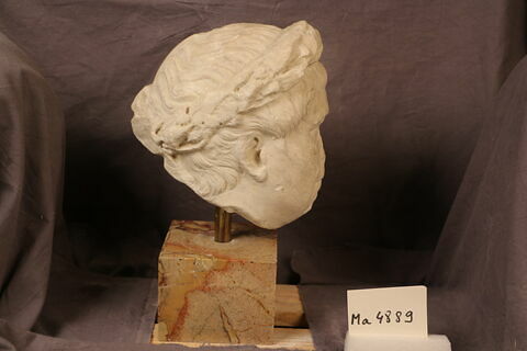 statue, image 5/7