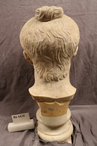 statue, image 3/4