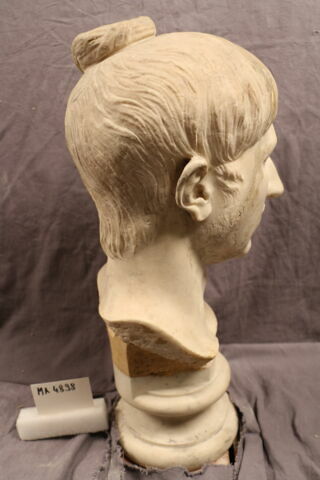 statue, image 4/4