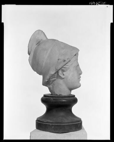 statue
