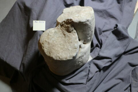 statue, image 3/3