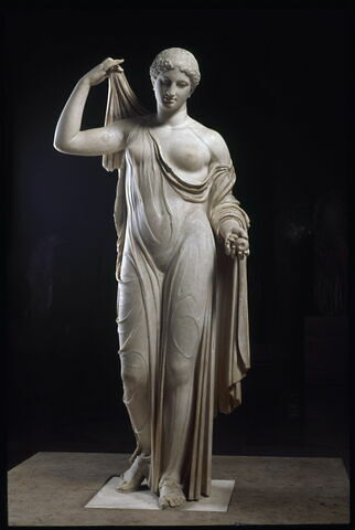 Aphrodite du type de la Venus Genitrix, image 7/27