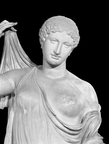 Aphrodite du type de la Venus Genitrix, image 13/27