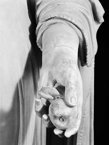 Aphrodite du type de la Venus Genitrix, image 16/27