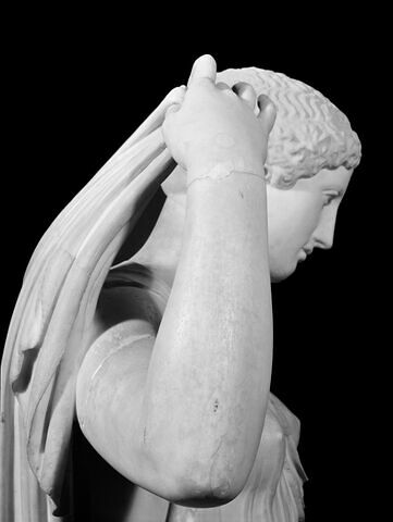 Aphrodite du type de la Venus Genitrix, image 19/27