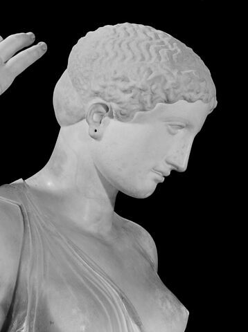 Aphrodite du type de la Venus Genitrix, image 21/27