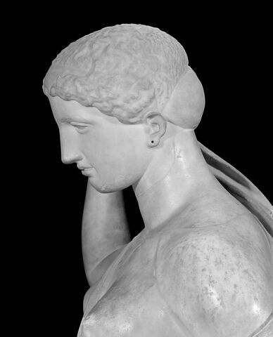 Aphrodite du type de la Venus Genitrix, image 22/27