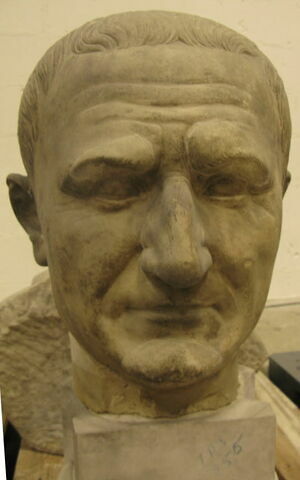 statue