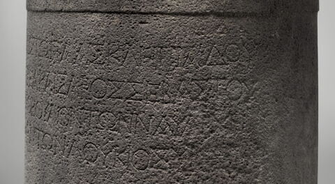 base de statue ; inscription, image 5/5