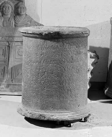 base de statue ; inscription, image 4/4