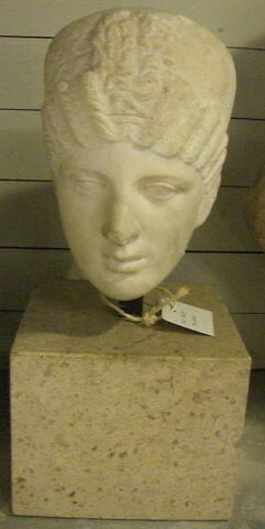 statue