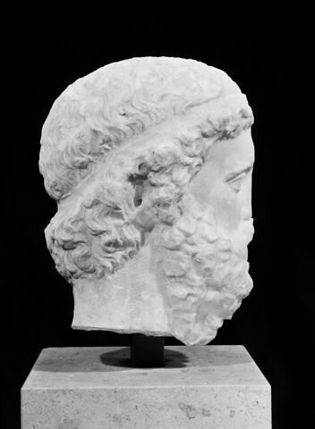 statue, image 4/8