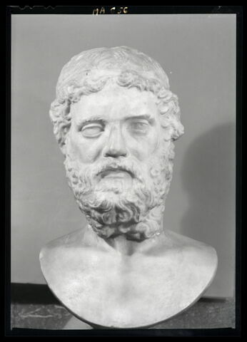 statue, image 7/8