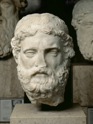 statue