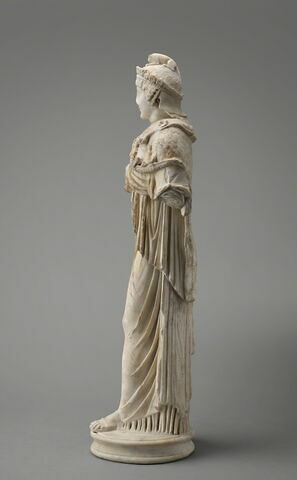 statuette, image 2/4