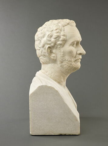 statue, image 3/4