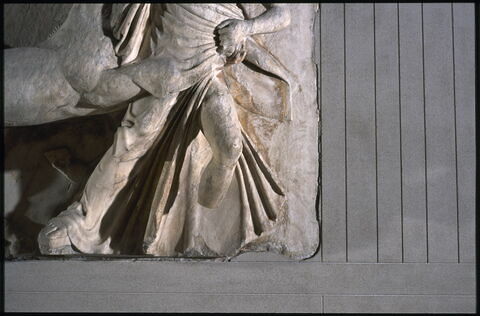 Dixième métope sud du Parthénon, centaure et femme lapithe, image 10/13