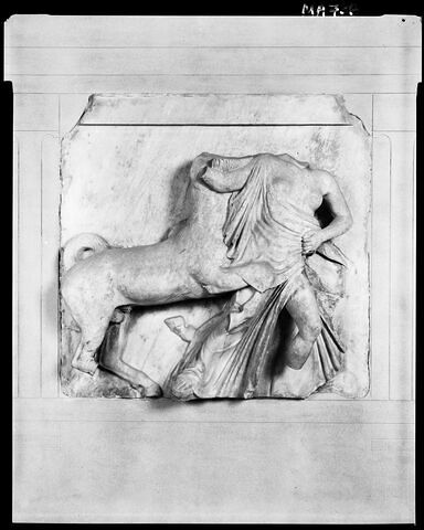 Dixième métope sud du Parthénon, centaure et femme lapithe, image 12/13