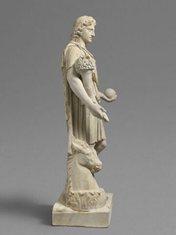 statue, image 2/8