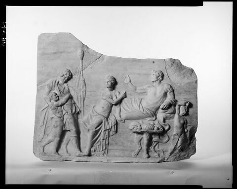 Relief, apparition de Dionysos à un banquet héroïque, image 3/4