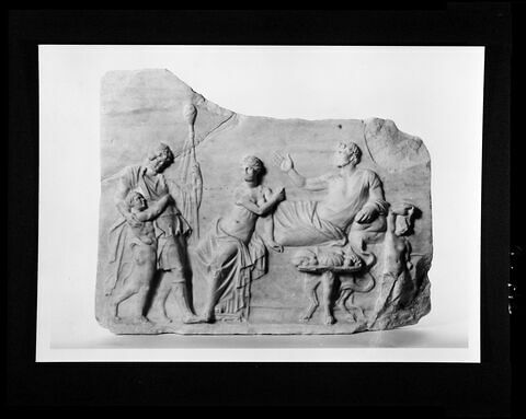 Relief, apparition de Dionysos à un banquet héroïque, image 4/4