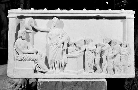 Relief votif dédié à Asclépios et Hygie, image 5/7