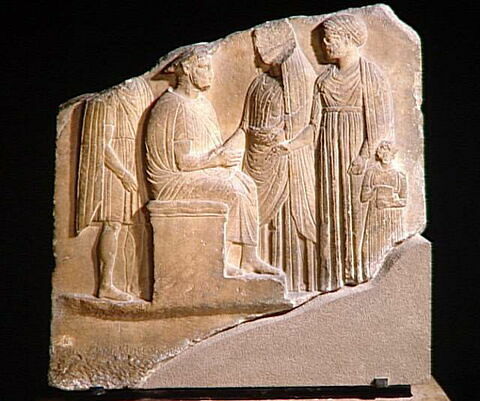 Stèle funéraire macédonienne, groupe familial, image 3/4