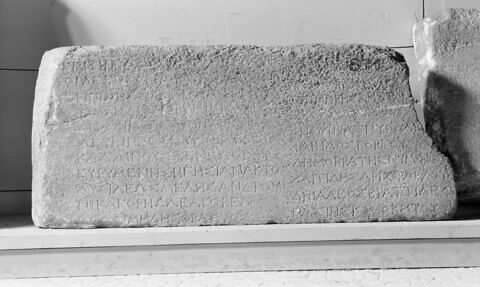 bloc de parement ; inscription, image 3/3
