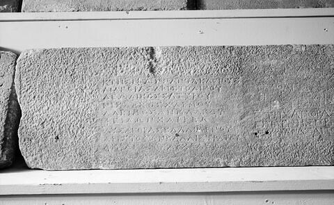 bloc de parement ; inscription, image 2/2