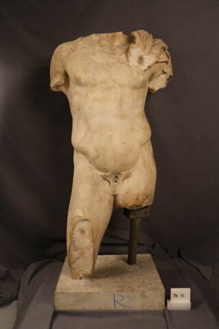 statue