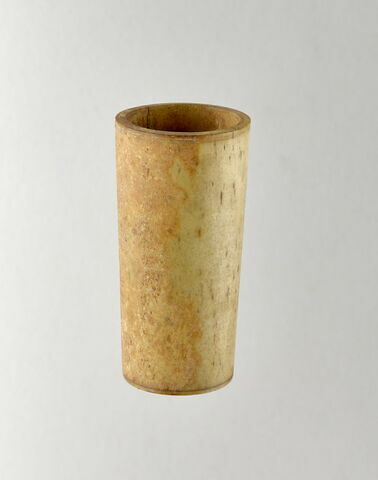 cornet à dés  ; pyxis