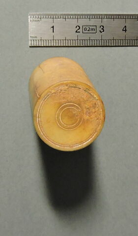 cornet à dés  ; pyxis, image 5/6