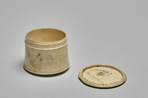 pyxis, image 2/8