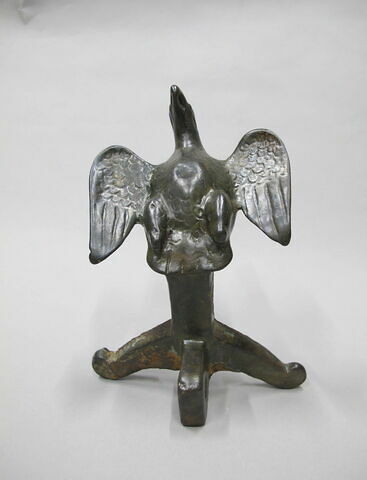statuette ; instrument de guerre