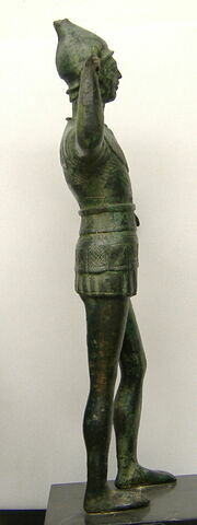 statuette, image 2/4