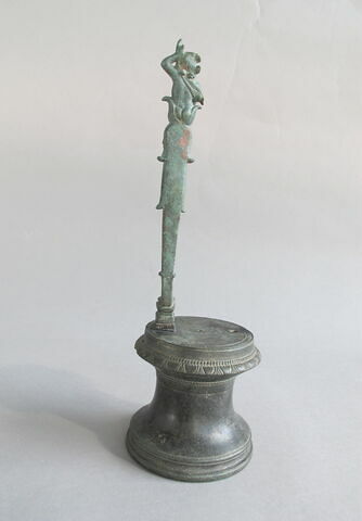 statuette, image 2/2