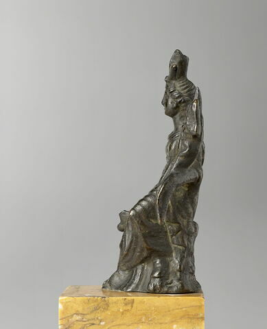 statuette, image 2/4