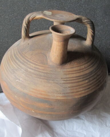 vase à étrier, image 2/4