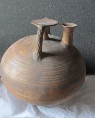 vase à étrier, image 4/4