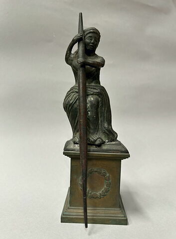 statuette