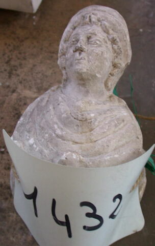 statue