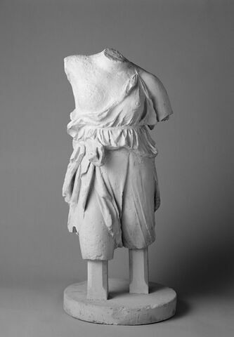 statue