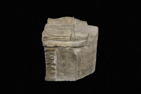Cuve de l’urne cinéraire de Venuleia Varilla, image 3/4