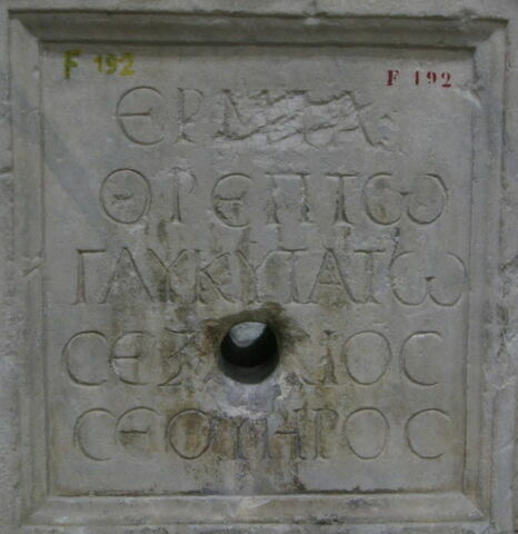 autel funéraire, image 2/2