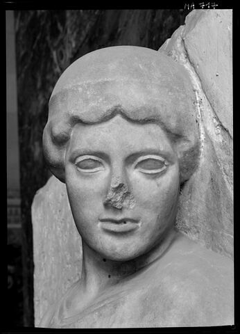 Métope du temple de Zeus à Olympie, Héraclès et les oiseaux du lac Stymphale, image 2/2