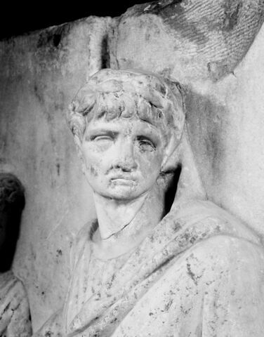 Autel de Domitius Ahenobarbus, image 18/37